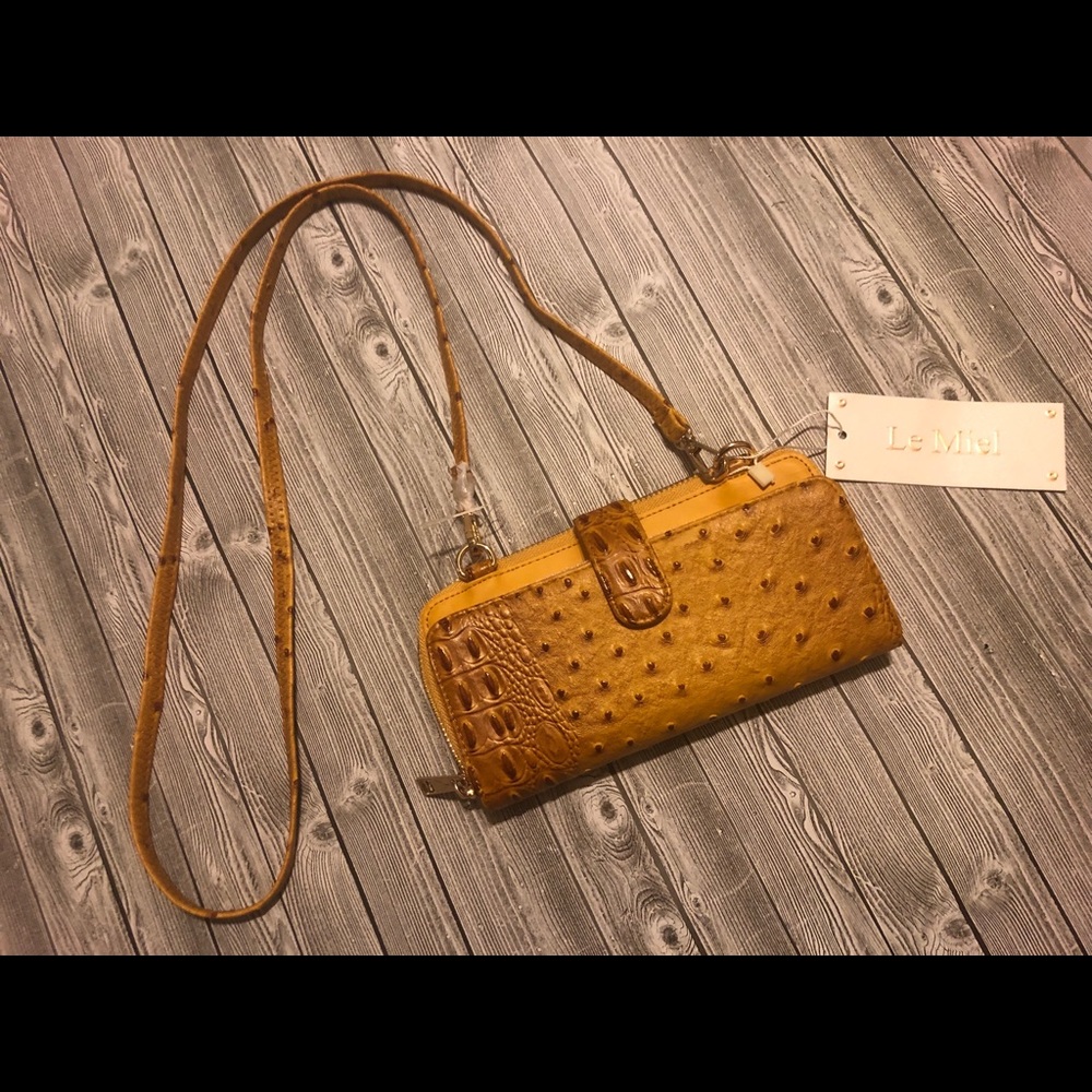 Super cute Mustard purse!